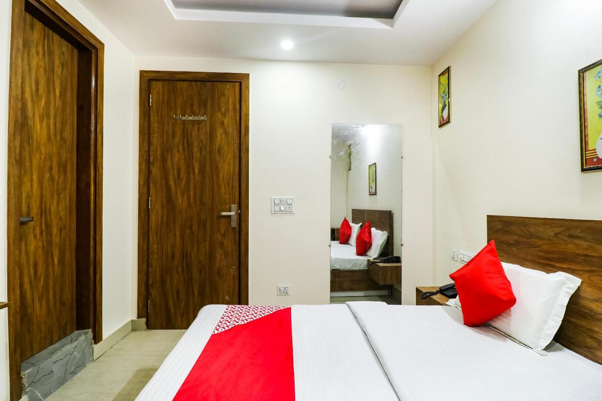 Hotel O The Vansh Balaji Hot ファリーダーバード エクステリア 写真