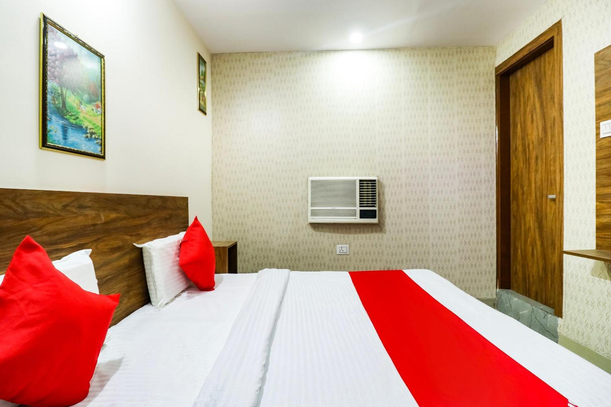 Hotel O The Vansh Balaji Hot ファリーダーバード エクステリア 写真