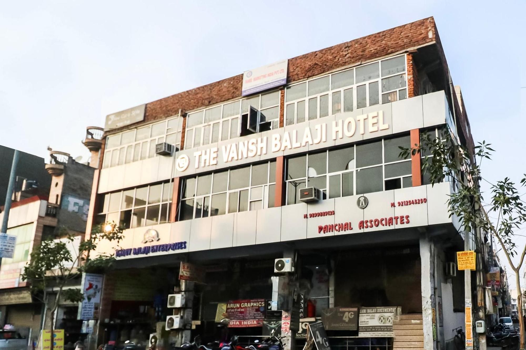 Hotel O The Vansh Balaji Hot ファリーダーバード エクステリア 写真