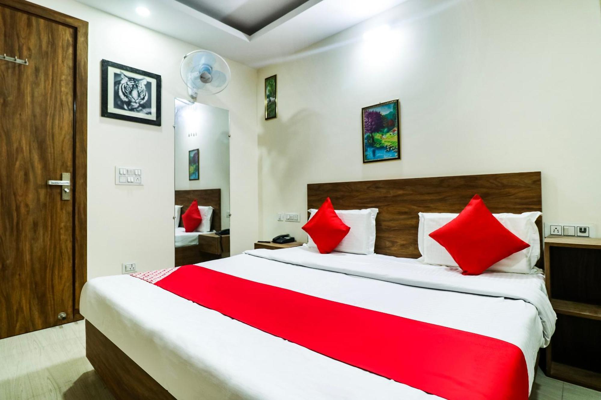 Hotel O The Vansh Balaji Hot ファリーダーバード エクステリア 写真