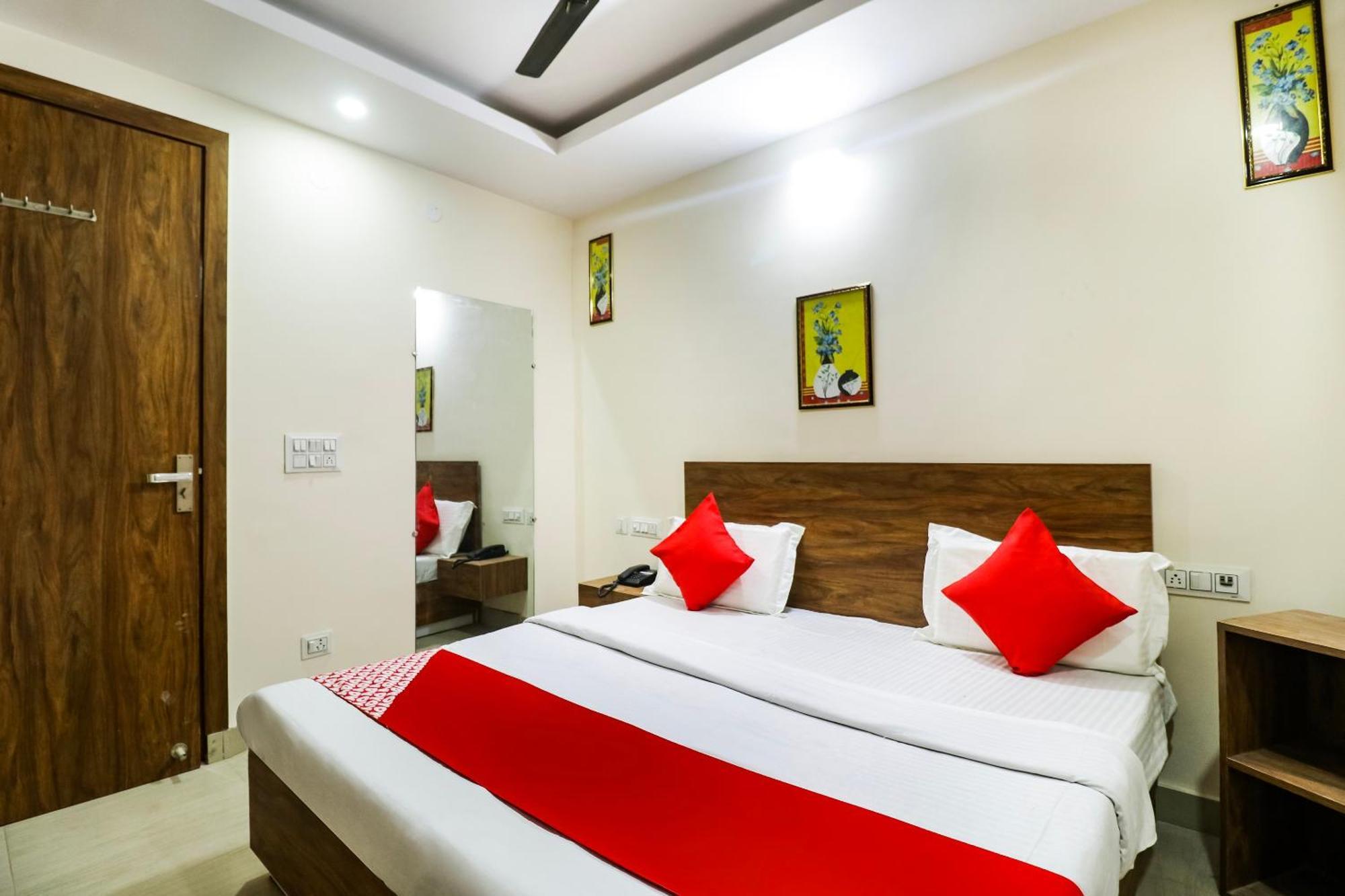 Hotel O The Vansh Balaji Hot ファリーダーバード エクステリア 写真