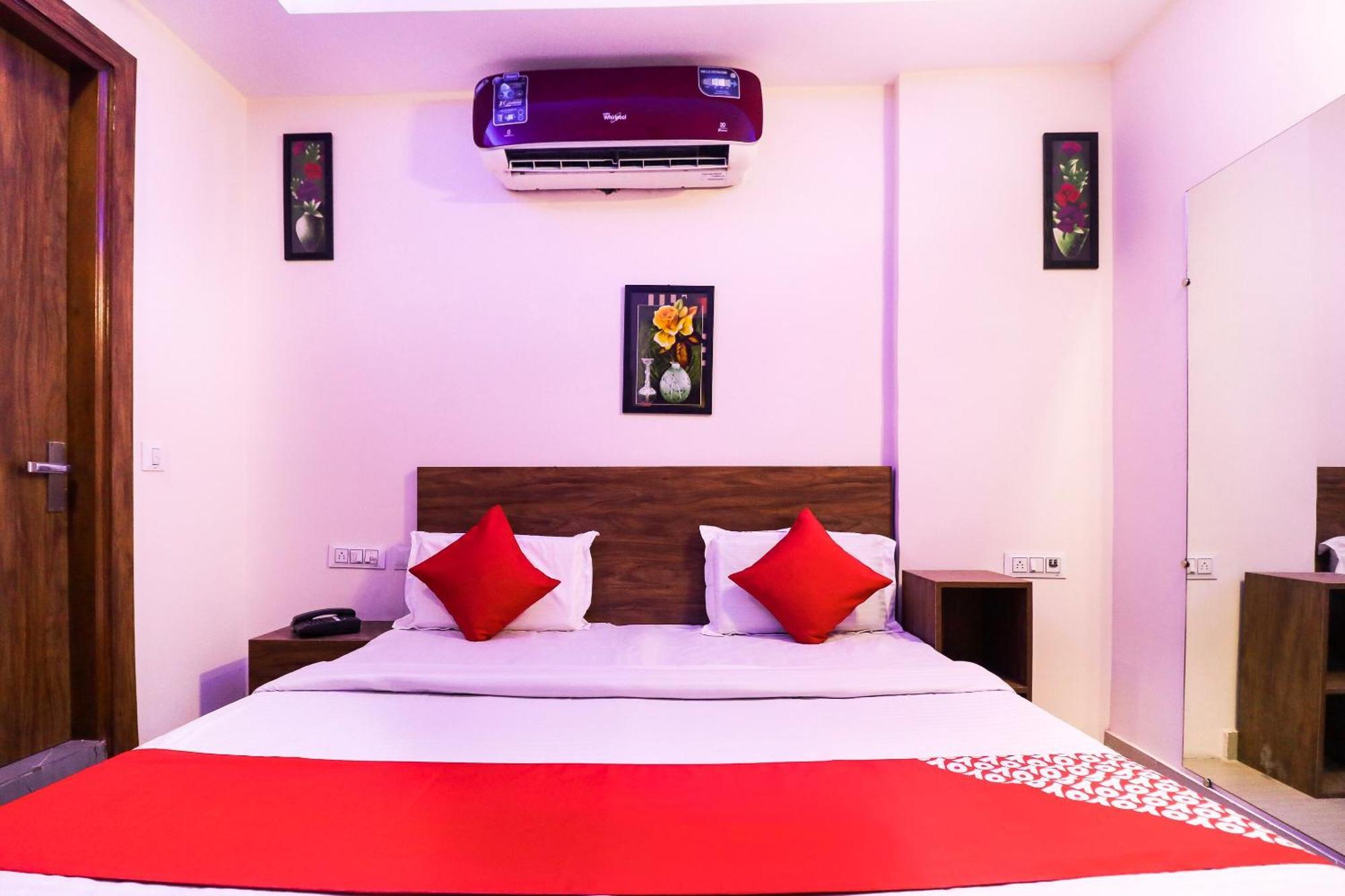 Hotel O The Vansh Balaji Hot ファリーダーバード エクステリア 写真