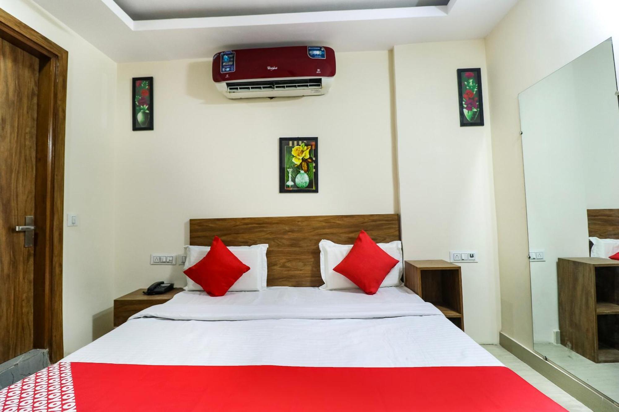 Hotel O The Vansh Balaji Hot ファリーダーバード エクステリア 写真