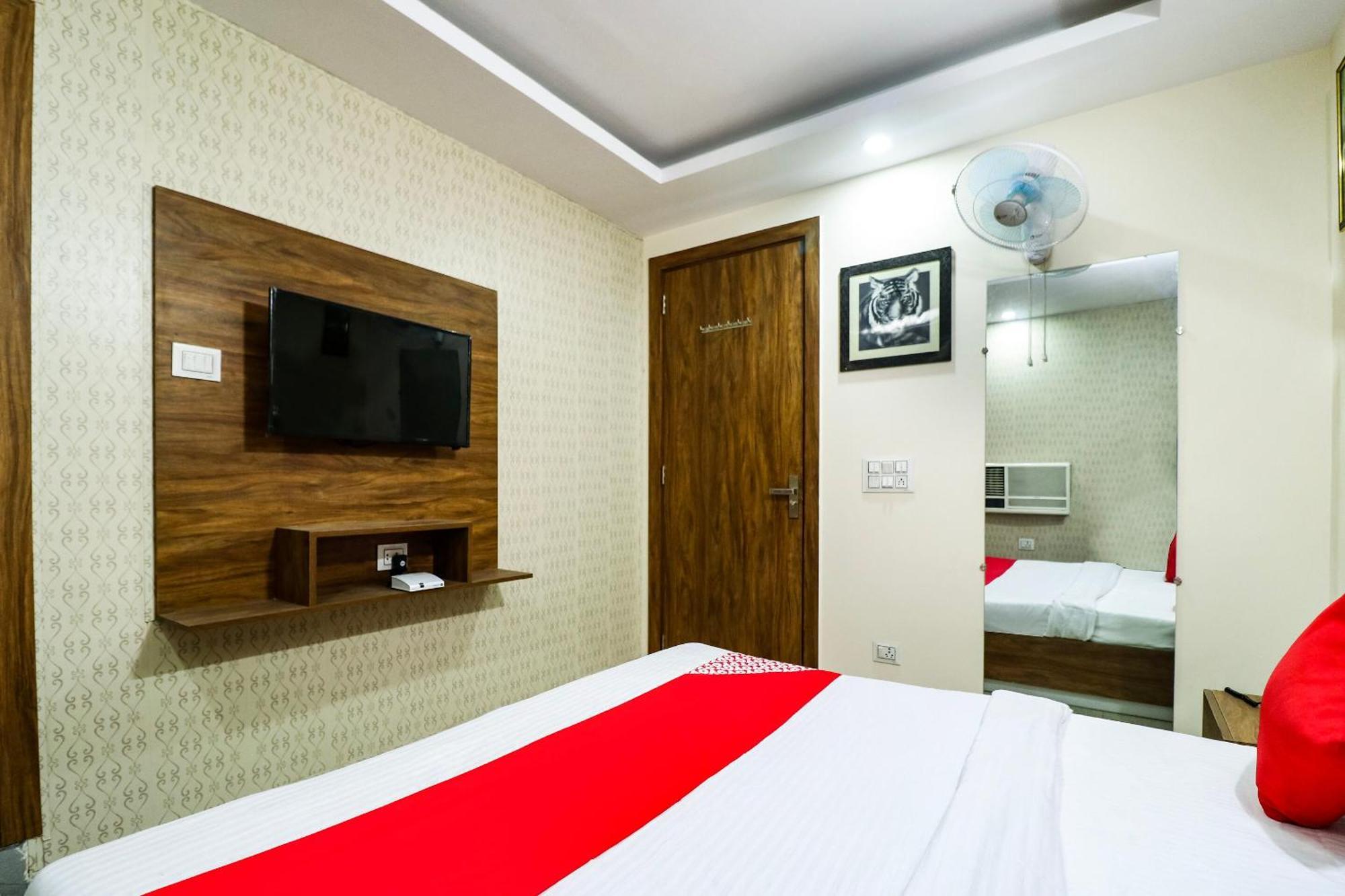 Hotel O The Vansh Balaji Hot ファリーダーバード エクステリア 写真