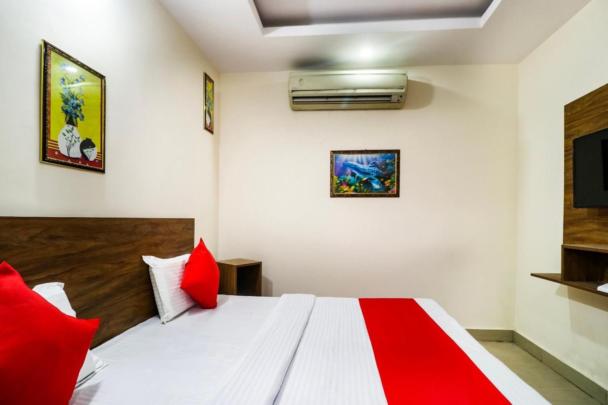 Hotel O The Vansh Balaji Hot ファリーダーバード エクステリア 写真