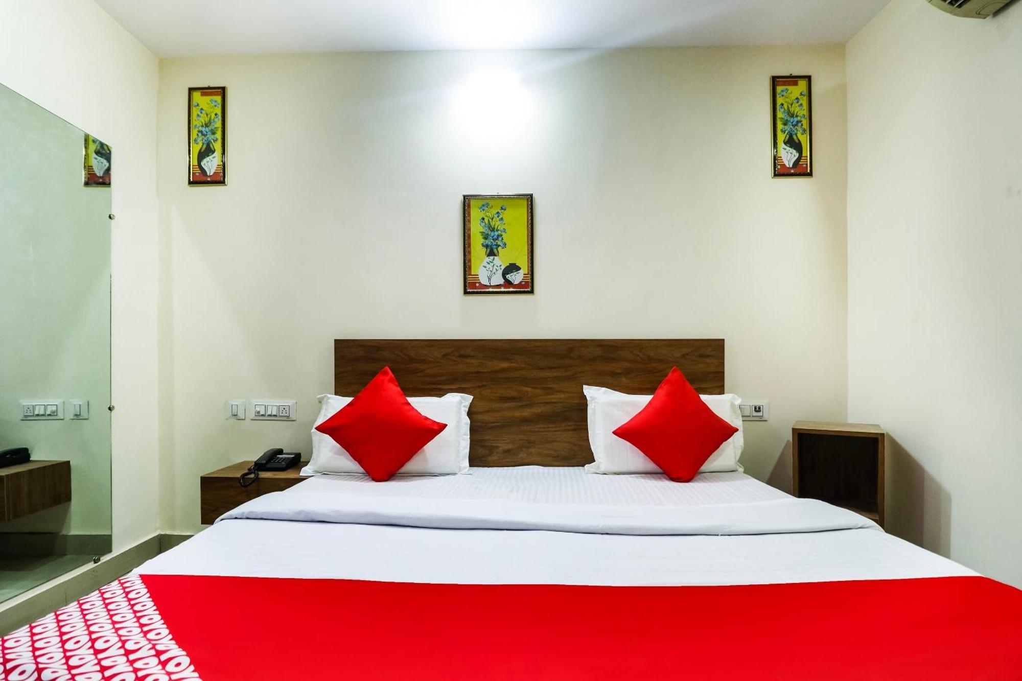 Hotel O The Vansh Balaji Hot ファリーダーバード エクステリア 写真